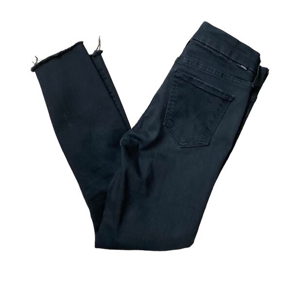 MOTHER Looker Ankle Fray in Guilty as Sin Black Distressed Jeans Size 24x25 - Picture 4 of 12